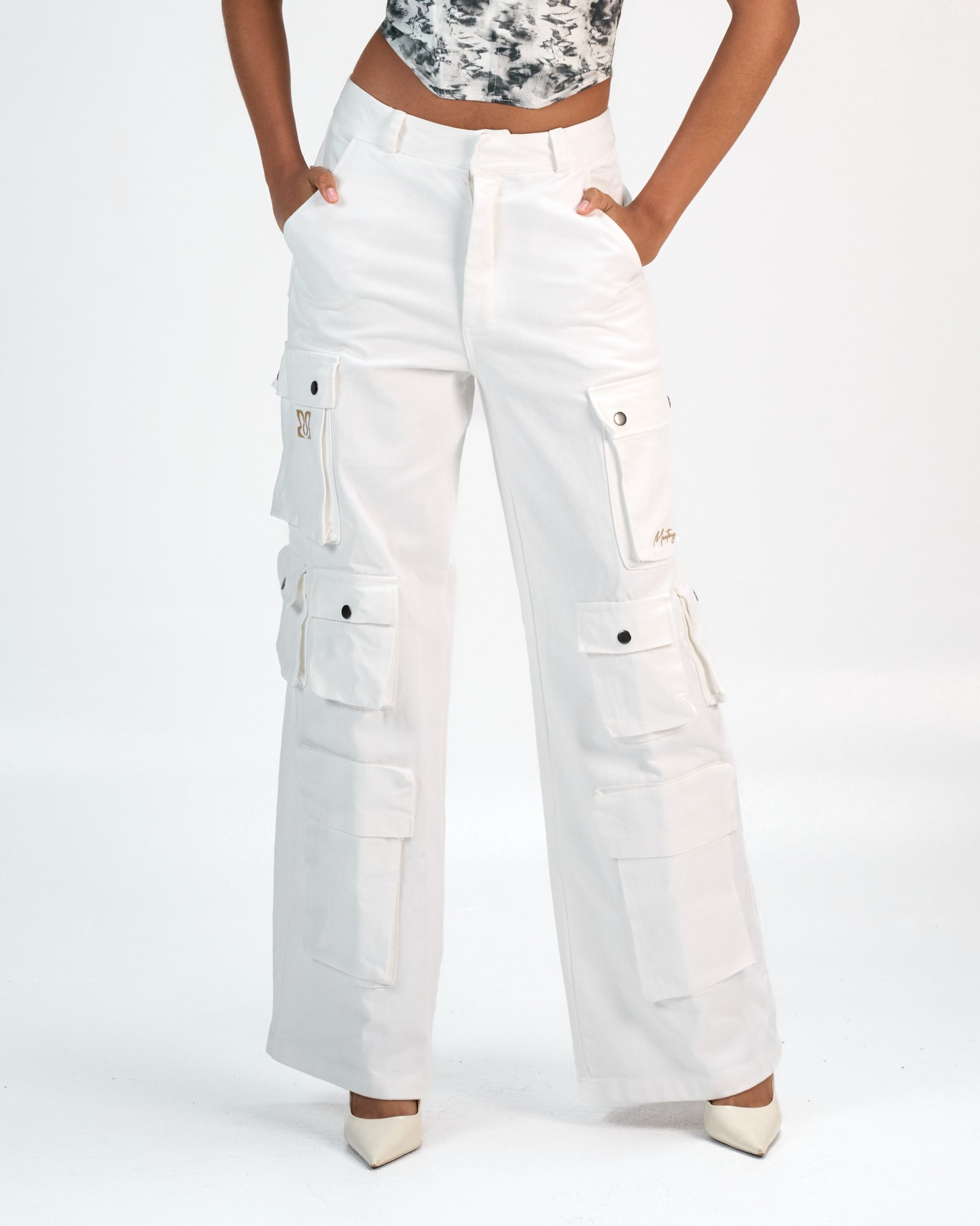 Cargo pants women's white streetwear fashion casual trendy loose fit.